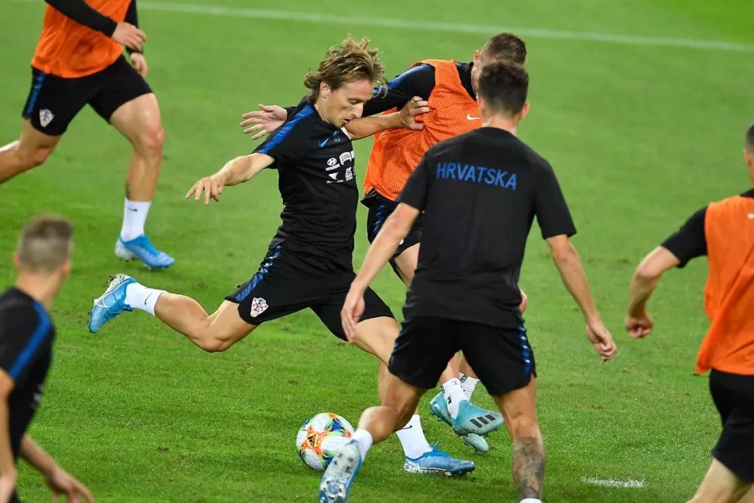 dafabet-瑞典队主场大胜斯洛伐克，发挥出色稳居榜首(瑞典vs斯洛伐克进球视频)