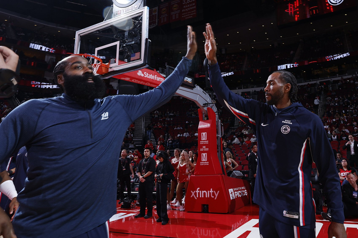 大发娱乐平台-东西部明星球员同场竞技，双方积极备战全明星赛的简单介绍